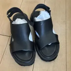 ブラックオープントゥサンダル