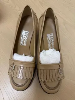 新品未使用 フェラガモ　パンプス カラーベージュ サイズ8.5