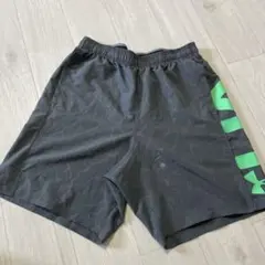 Under Armour ダークグレーショートパンツ