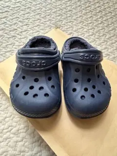 Crocs キッズ サンダル ネイビー ファー内装 c7(15cm)