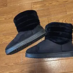 ファー付き黒スエードショートブーツ