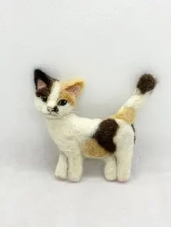 A猫 羊毛フェルト三毛猫ブローチ【ハンドメイド 猫ブローチ 猫 羊毛フェルト