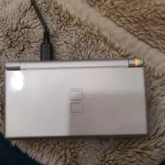 任天堂 DS Lite シルバー 本体　※タッチペン充電器ありません。