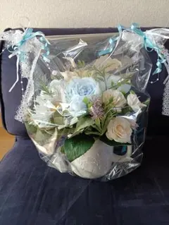 青と白の造花アレンジメント 母の日