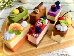 フェルトケーキ　スクエアケーキのサムネイル