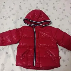 赤いダウンコート フード付き