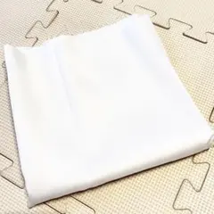 15【サテン系】オフホワイト 白 生地 はぎれ 80×35㎝