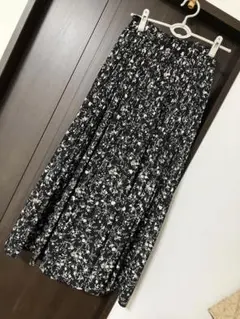 小花柄 黒系　フレアスカート Mサイズ