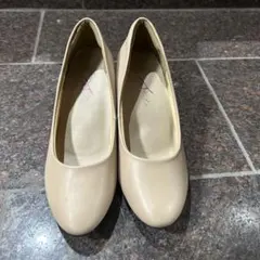ベージュ プレーンパンプス 中ヒール