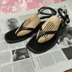 中古　MassimoDutti トングフラットサンダル ブラック　レザーのサムネイル