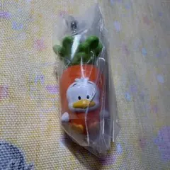 サンリオ　ベジタブルビスケット＆チャーム　あひるのペックル　にんじん