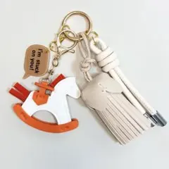 【119】 じゃらじゃらキーホルダー バッグチャーム ロデオ 馬 ベージュ系