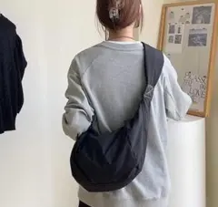 ショルダーバッグ 軽量 2way シンプル ブラック 黒 ファスナー付きのサムネイル