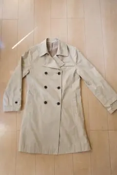 ベージュ ダブルブレスト トレンチコート　ベルト付き