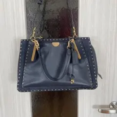 超美品COACH スタッズ ショルダーバッグ ネイビー