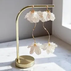 ホワイトフラワー 二連ピアス★ゴールド★ブライダルウェディング結婚式アクセサリー