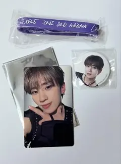 INI 許豊凡 ミニ缶バッジ＋ラバーバンド＋XQUARE サコッシュトレカ