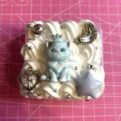 猫フィギュア付きマルチケース中