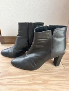 DIANA ブラック レザー ショートブーツのサムネイル