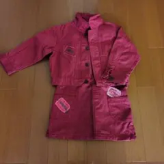 赤のジャケットとオーバーオールセット