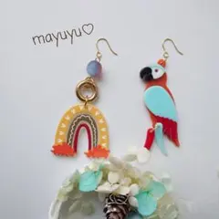 【070】カラフルインコちゃん 楽しそうなアシンメトリー