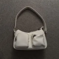 ホワイト ショルダーバッグ 3ポケット