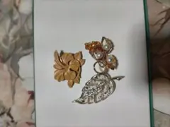 葉と花のモチーフ ブローチ