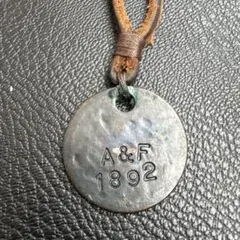 Ａ＆Ｆ　アバクロ　ビンテージコインネックレス　革紐のサムネイル