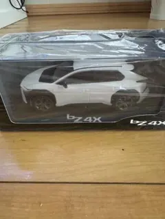 【未開封】トヨタ bZ4X 1/30スケール ミニカーのサムネイル