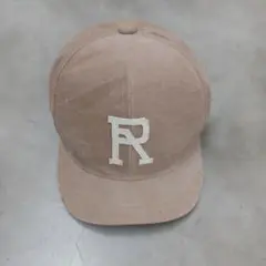 ベージュ ロゴ入り ベースボールキャップ