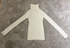 ユニクロ　極暖ヒートテックシームレスリブタートルネックT