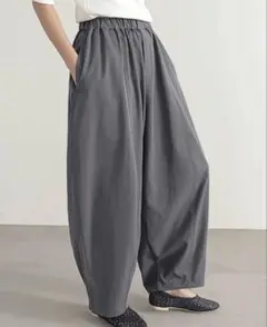 新品ワイドタックパンツ　ゆったりスラックス