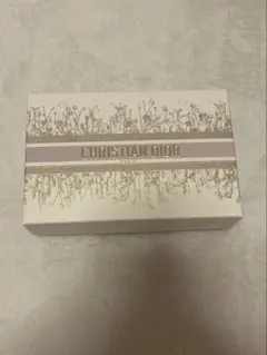 CHRISTIAN DIOR ギフトボックス 花柄
