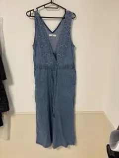 【週末限定値下げ】アーバンリサーチ　デニム Vネック オールインワンのサムネイル