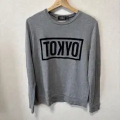 TOKYOロゴ入りグレー長袖トレーナー
