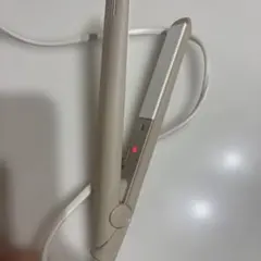 ベージュ ストレートヘアアイロン