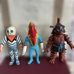 J*様 怪獣フィギュア 3体セット d*3様 怪獣フィギュアセット - メルカリ