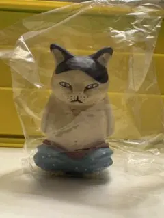 おぱんつ猫　せつないおかっぱ　木彫り猫フィギュア　ガチャガチャ
