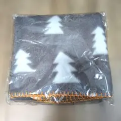 フリースブランケット グレーとホワイトのツリー模様