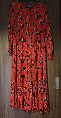 【ZARA】赤花柄ワンピース