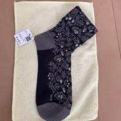 Tabio 花柄 黒 ソックス