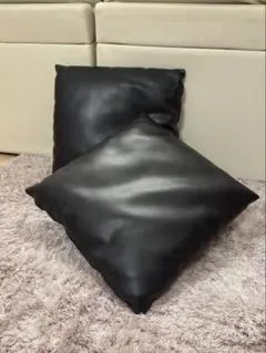 レザークッション　２つ