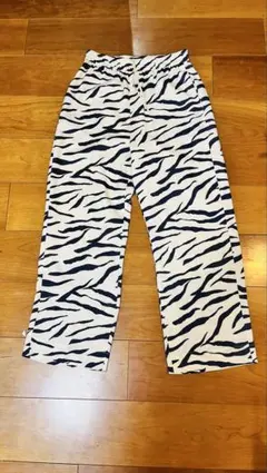 (着用数回の美品)emmi ゼブラ柄 ワイドパンツ サイズ１