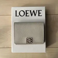 LOEWE アナグラム トライフォールド ウォレット　ライトグレー　6カード