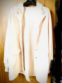 クリーム色 フード付きダッフルコート