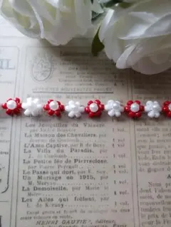 赤と白の花柄ビーズブレスレット１８cm　ハンドメイド