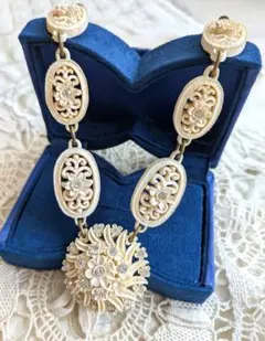 セルロイド ネックレス アイボリーカラーラインストーン透かし ミッドセンチュリー