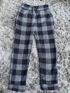 グレーとブラックのチェック柄ロングパンツ