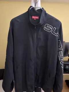 ね*つ様 supreme ナイロンジャケット モーガン蔵人着　縦ロゴ　サイズＳ ね*つ様 supreme ナイロンジャケット モーガン蔵人着 縦ロゴ サイズS