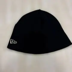 黒 ニット帽 ゴールド刺繍ロゴ